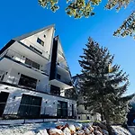 Daire Our Story, Jahorina *